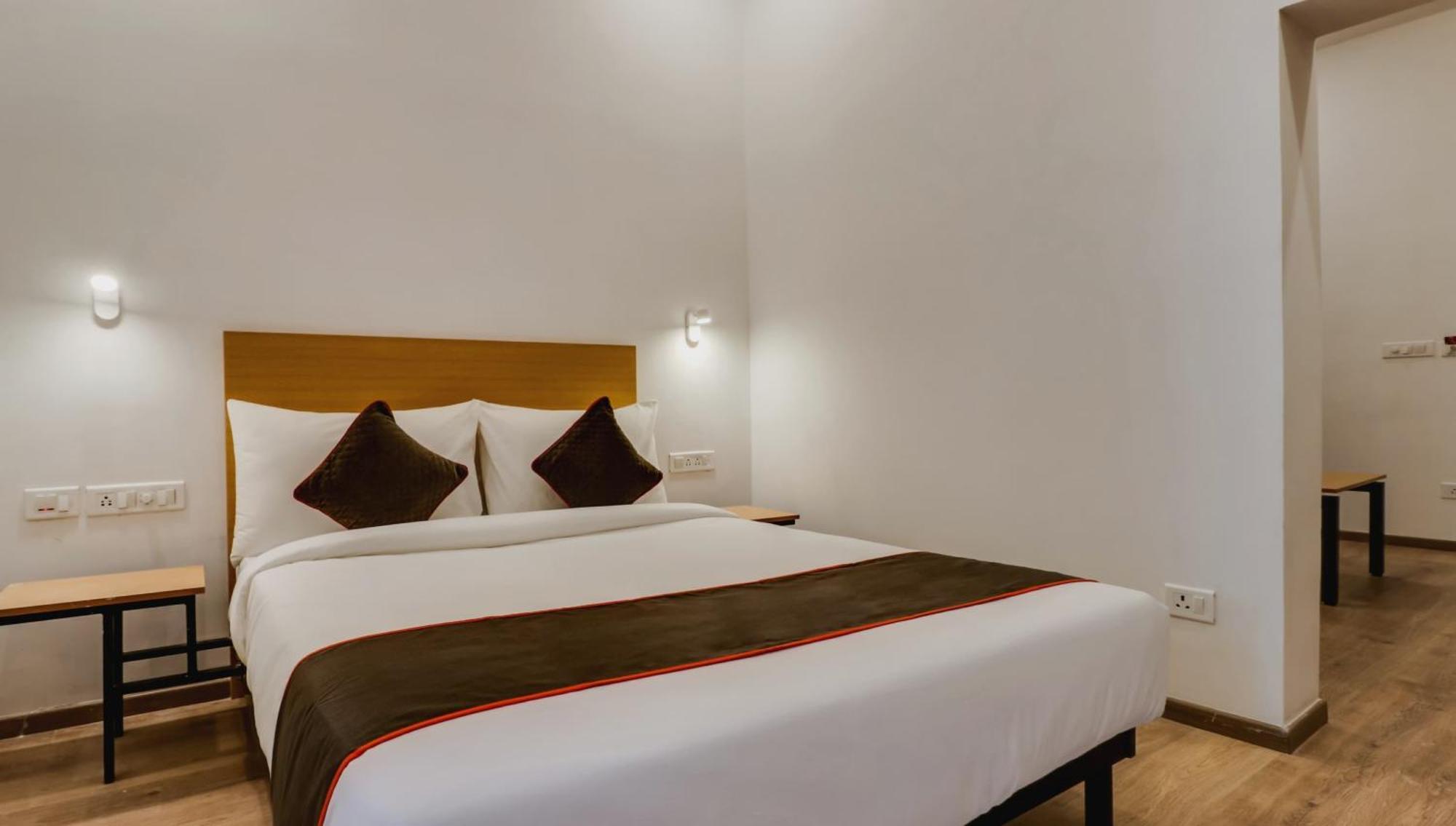 Super Townhouse Gandhi Hall 4*